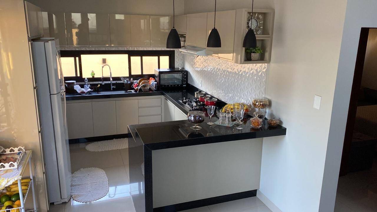 Casa, 4 quartos, 225 m² - Foto 2