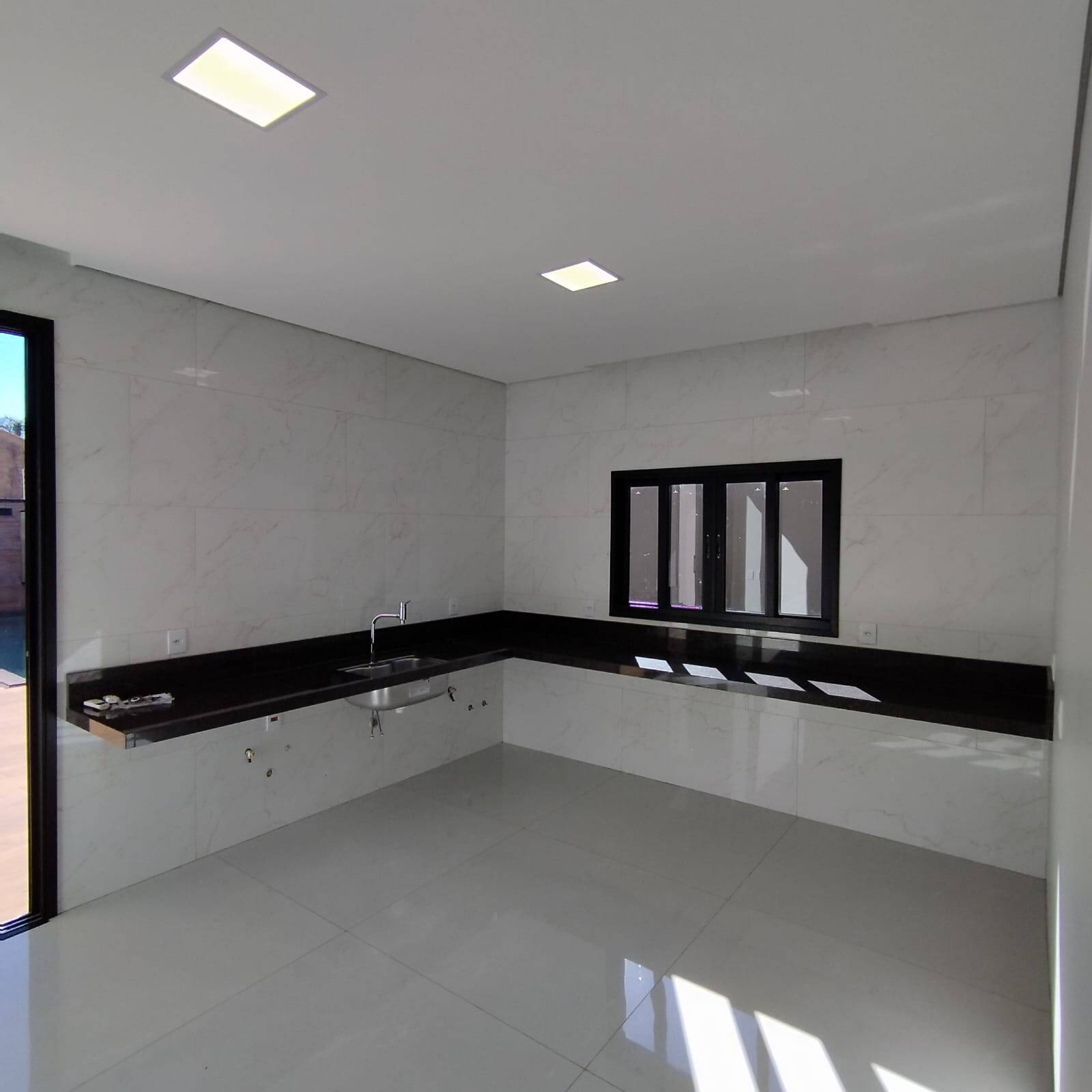 Casa, 4 quartos, 304 m² - Foto 4