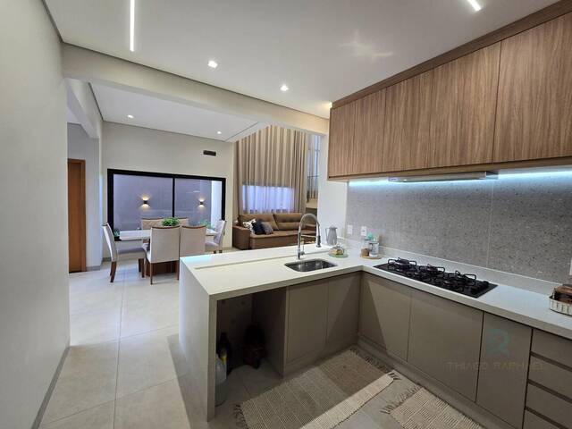 #68 - Casa para Venda em Dourados - MS