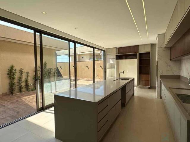 Casa para Venda em Dourados - 3