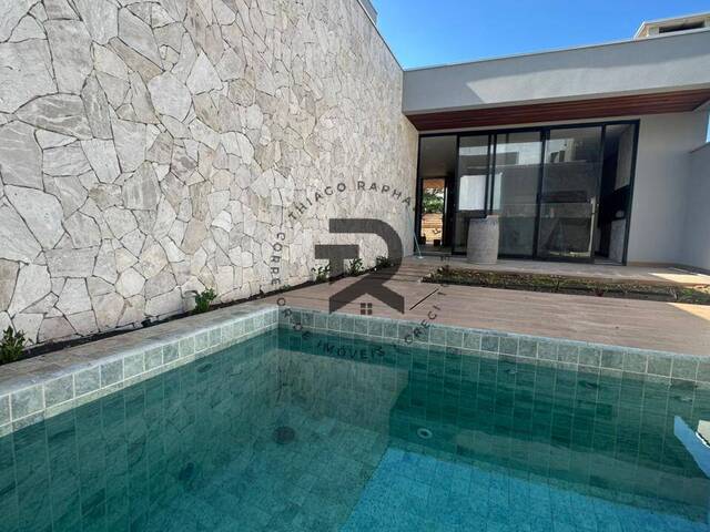 #247 - Casa para Venda em Dourados - MS - 2